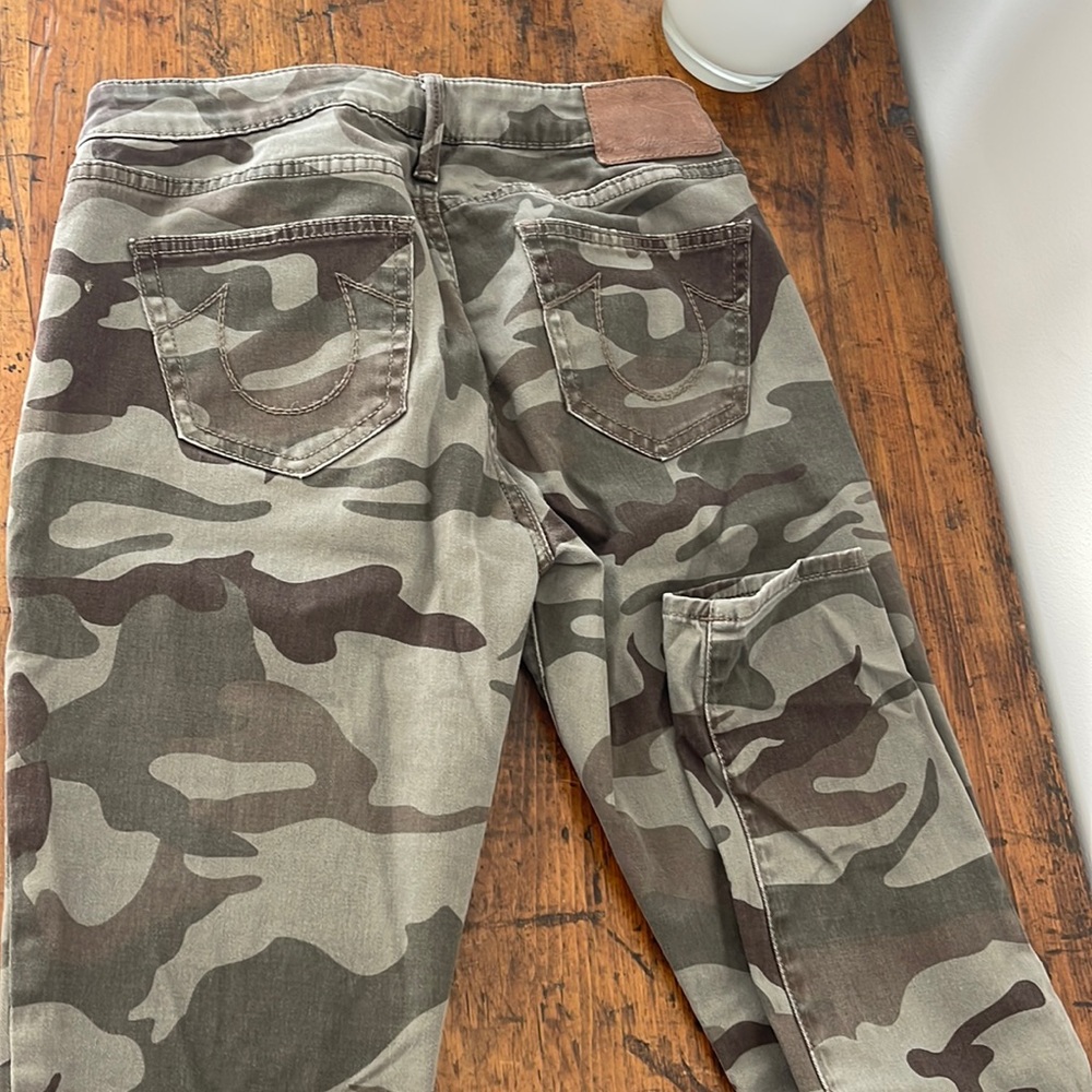 True Religion Camo stretch jeans 28 EUC